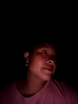 Snapshot of MuiNay chatting on 10/14/25, 01:01 MuiNay online show from 10/14/25, 01:01