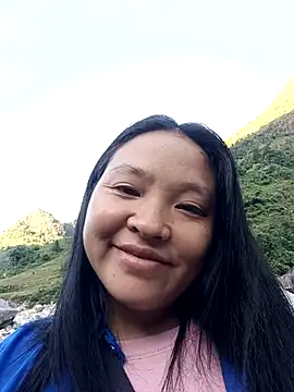 Snapshot of MuiNay chatting on 10/10/25, 12:11 MuiNay online show from 10/10/25, 12:11