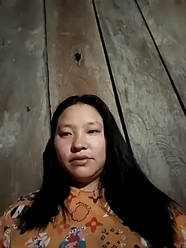 Snapshot of MuiNay chatting on 11/14/25, 10:24 MuiNay online show from 11/14/25, 10:24