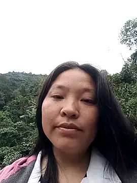 Snapshot of MuiNay chatting on 12/17/25, 12:37 MuiNay online show from 12/17/25, 12:37