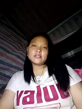 Snapshot of MuiNay chatting on 10/12/25, 10:49 MuiNay online show from 10/12/25, 10:49