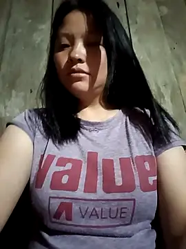 Snapshot of MuiNay chatting on 10/20/25, 08:42 MuiNay online show from 10/20/25, 08:42