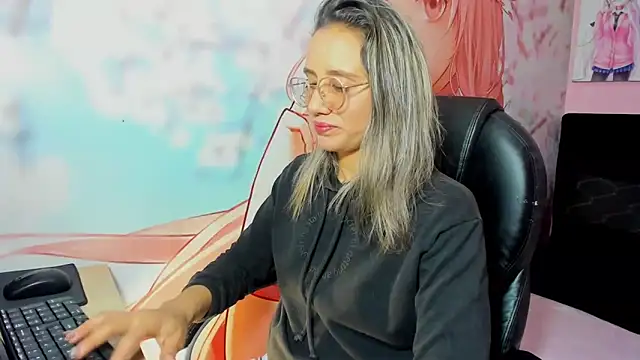 StarletTays online show from 12/01/25, 12:44