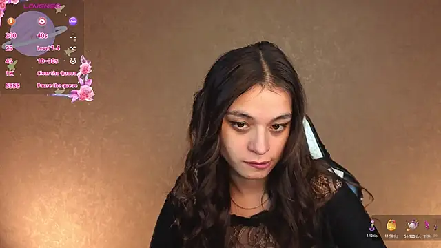 Leila Hefner online show from 11/06/25, 03:21