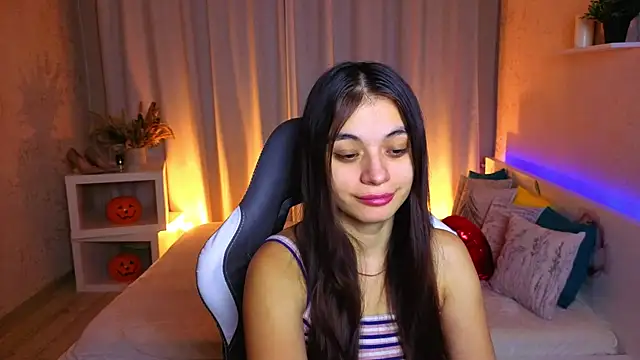 Leila Hefner online show from 11/26/25, 03:06