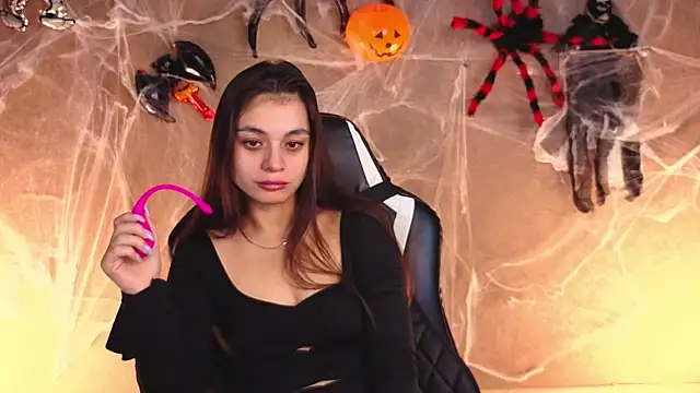 Leila Hefner online show from 10/29/25, 02:21