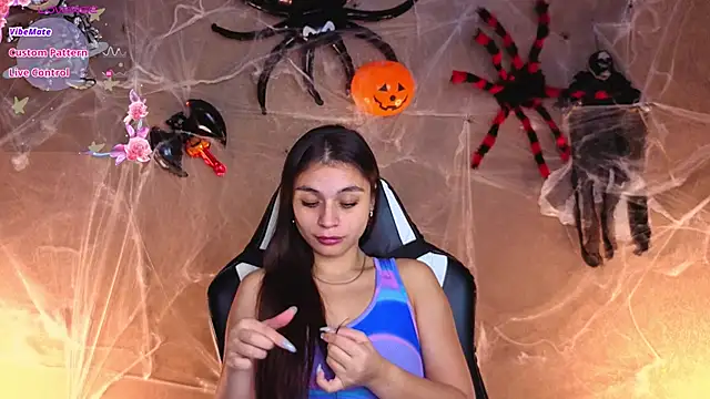 Leila Hefner online show from 10/24/25, 03:05