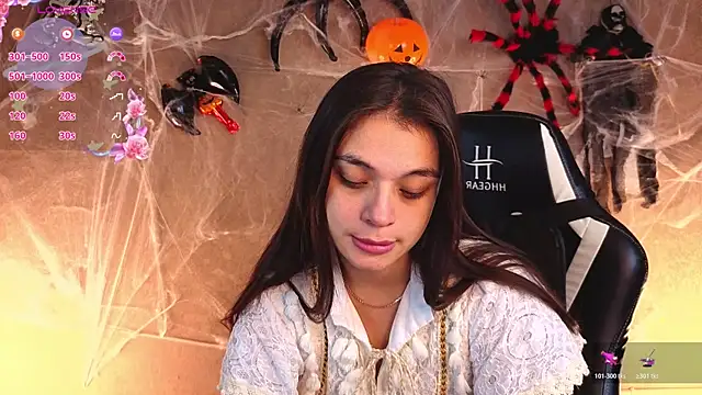 Leila Hefner online show from 10/30/25, 02:43