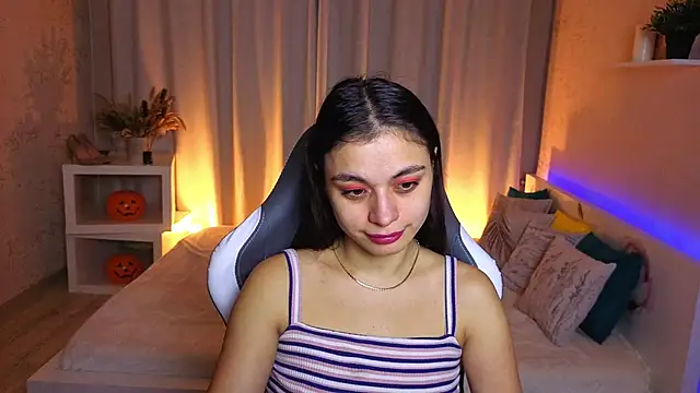 Leila Hefner online show from 11/21/25, 03:16