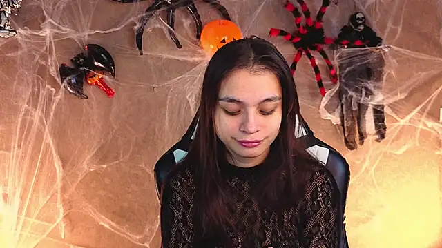 Leila Hefner online show from 10/31/25, 02:30