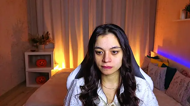 Leila Hefner online show from 11/15/25, 02:59