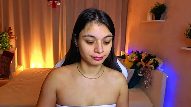 Leila Hefner online show from 12/04/25, 02:43