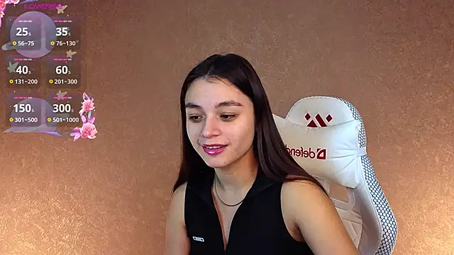 Leila Hefner online show from 10/10/25, 02:34