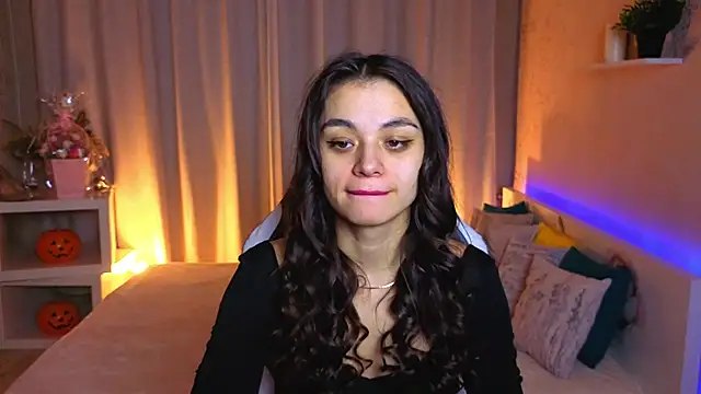 Leila Hefner online show from 11/25/25, 03:07