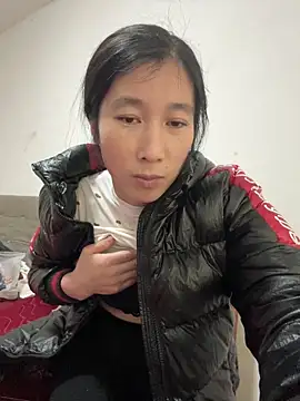 Snapshot of crhong666 chatting on 12/18/25, 12:27 crhong666 online show from 12/18/25, 12:27