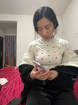 Snapshot of crhong666 chatting on 11/26/25, 12:10 crhong666 online show from 11/26/25, 12:10