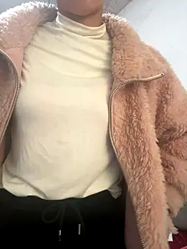 Snapshot of crhong666 chatting on 12/02/25, 12:22 crhong666 online show from 12/02/25, 12:22