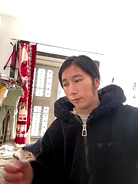 Snapshot of crhong666 chatting on 11/28/25, 12:44 crhong666 online show from 11/28/25, 12:44