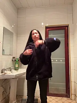 Snapshot of crhong666 chatting on 12/15/25, 12:16 crhong666 online show from 12/15/25, 12:16