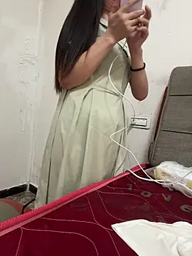crhong666 online show from 10/04/25, 12:12