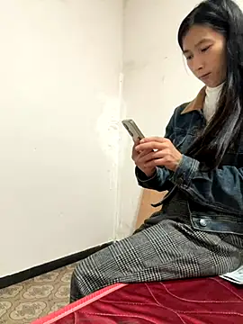 Snapshot of crhong666 chatting on 10/21/25, 12:32 crhong666 online show from 10/21/25, 12:32