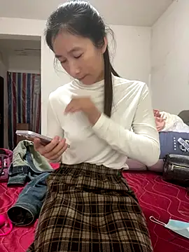 Snapshot of crhong666 chatting on 11/14/25, 12:25 crhong666 online show from 11/14/25, 12:25