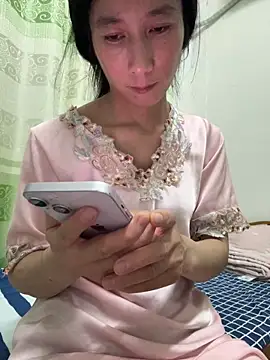 crhong666 online show from 10/13/25, 01:23
