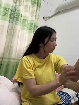 Snapshot of crhong666 chatting on 10/24/25, 10:20 crhong666 online show from 10/24/25, 10:20