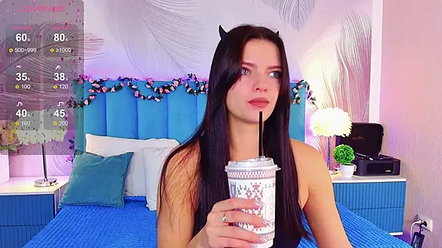 Snapshot of kimberlyy77 chatting on 10/22/25, 06:35 kimberlyy77 online show from 10/22/25, 06:35