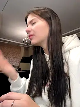 Snapshot of kimberlyy77 chatting on 11/12/25, 06:17 kimberlyy77 online show from 11/12/25, 06:17