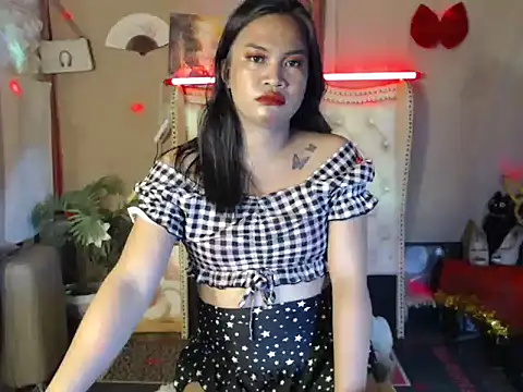 miss laila  online show from 09/18/25, 11:02