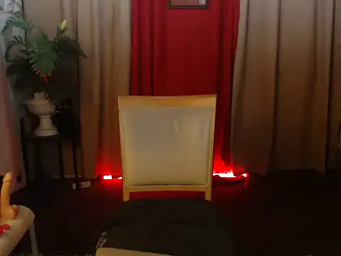 miss laila  online show from 11/13/25, 09:35