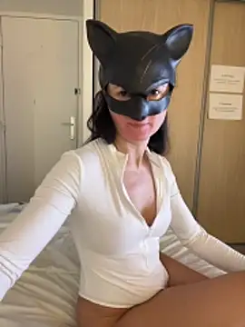 LesAmantsAE2 online show from 02/18/26, 10:01