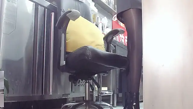 Eileen-L online show from 10/20/25, 02:35