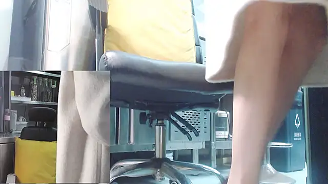 Eileen-L online show from 12/02/25, 02:30