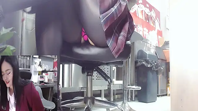 Eileen-L online show from 10/24/25, 01:48