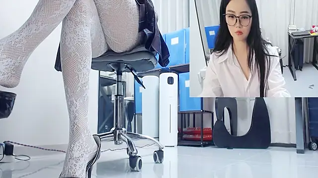 Snapshot of Eileen-L chatting on 02/05/26, 03:24 Eileen-L online show from 02/05/26, 03:24