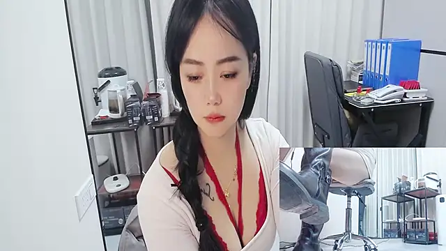 Snapshot of Eileen-L chatting on 02/12/26, 03:28 Eileen-L online show from 02/12/26, 03:28