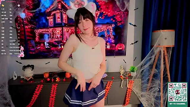 Honeey Beee online show from 10/29/25, 05:45