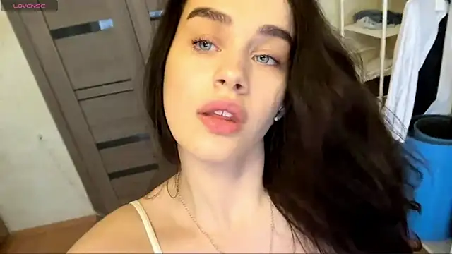 Quiet luxury online show from 11/15/25, 09:35