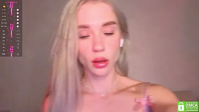 Snapshot of KittenFang chatting on 11/23/25, 03:11 KittenFang online show from 11/23/25, 03:11