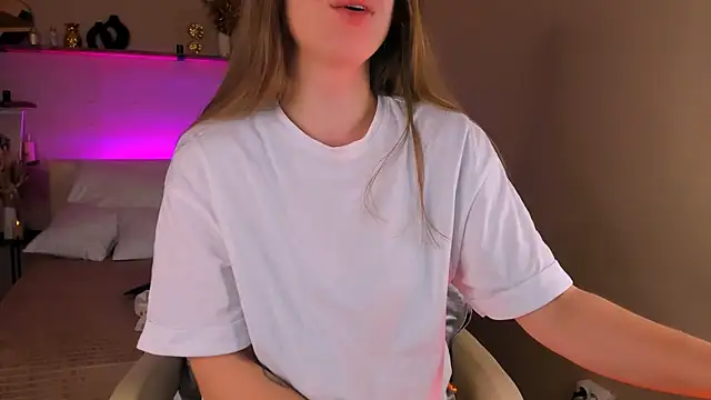 Snapshot of MaryRosenberg chatting on 10/05/25, 11:23 MaryRosenberg online show from 10/05/25, 11:23