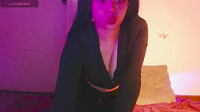 Snapshot of Dirtyhoneymoon chatting on 02/23/26, 05:35 Dirtyhoneymoon online show from 02/23/26, 05:35