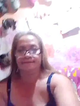 Snapshot of vickyhot1966 chatting on 06/29/26, 01:44 vickyhot1966 online show from 06/29/26, 01:44