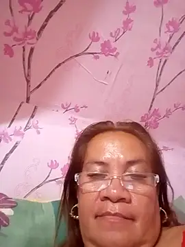 Snapshot of vickyhot1966 chatting on 10/29/25, 01:43 vickyhot1966 online show from 10/29/25, 01:43