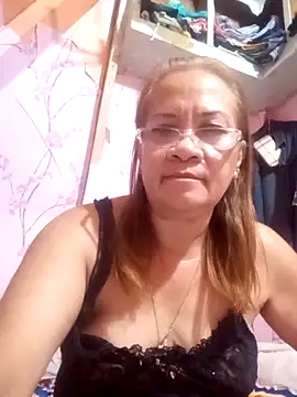 Snapshot of vickyhot1966 chatting on 12/15/25, 07:41 vickyhot1966 online show from 12/15/25, 07:41