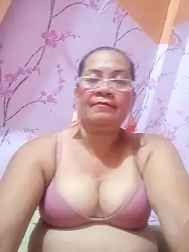 Snapshot of vickyhot1966 chatting on 09/27/25, 09:04 vickyhot1966 online show from 09/27/25, 09:04