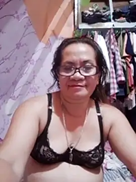 Snapshot of vickyhot1966 chatting on 05/22/26, 12:25 vickyhot1966 online show from 05/22/26, 12:25