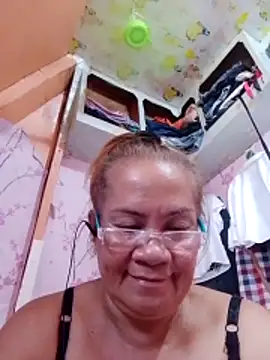 Snapshot of vickyhot1966 chatting on 03/22/26, 01:42 vickyhot1966 online show from 03/22/26, 01:42