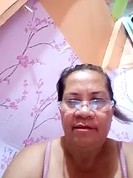 Snapshot of vickyhot1966 chatting on 09/27/25, 09:32 vickyhot1966 online show from 09/27/25, 09:32